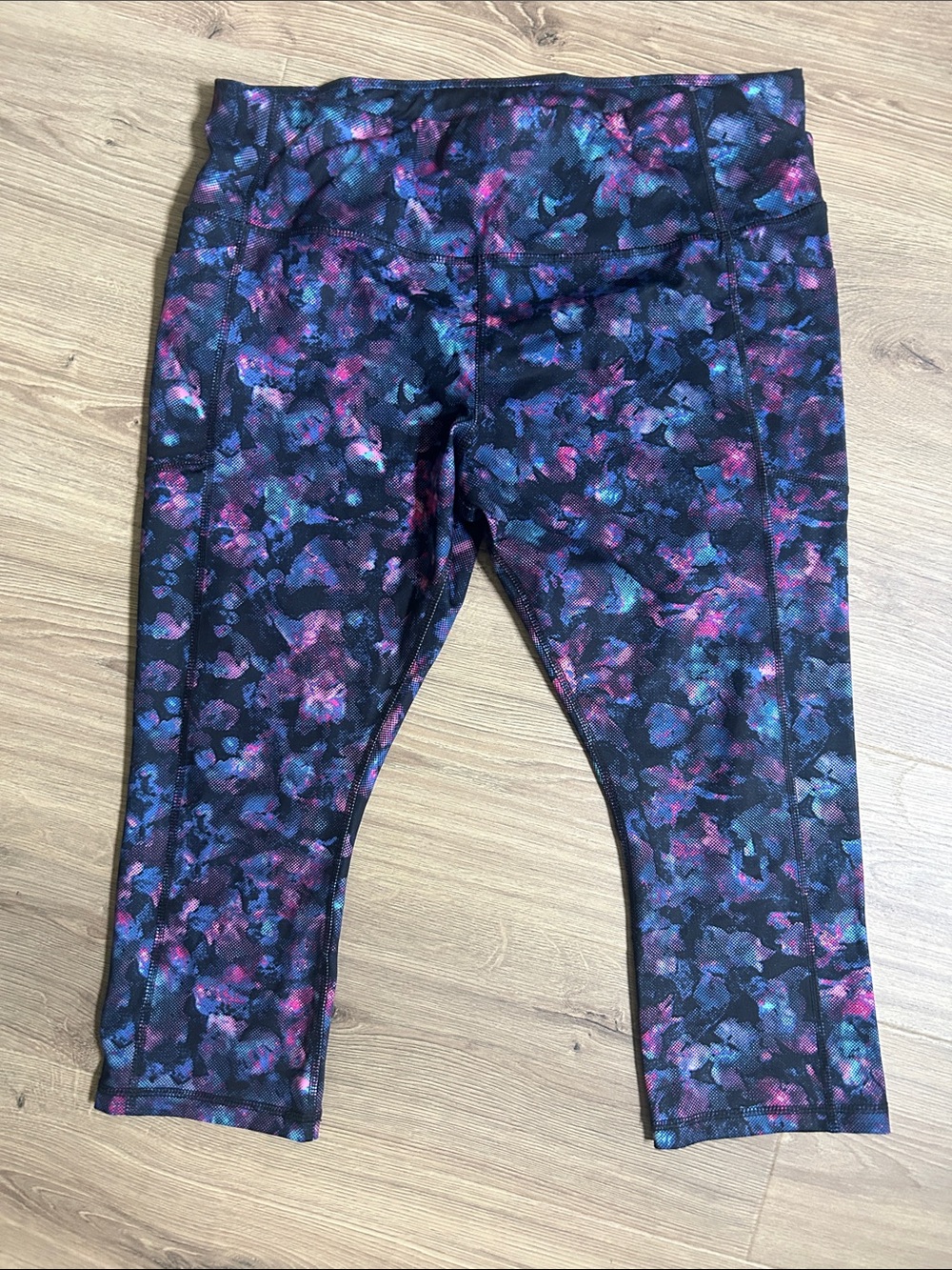 Black Floral Print Capri Leggings